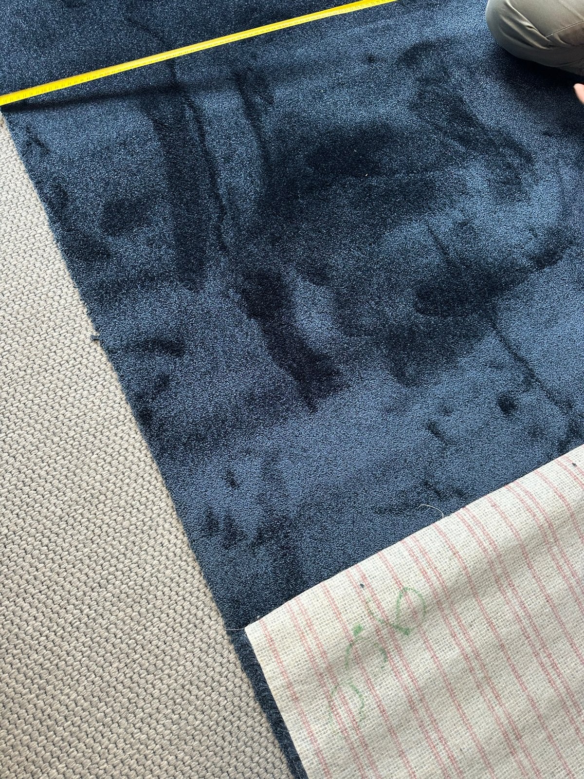 Blauw glanzend zacht tapijt vilt zonder omranding, Ophalen, 100 tot 150 cm, Blauw, Rechthoekig