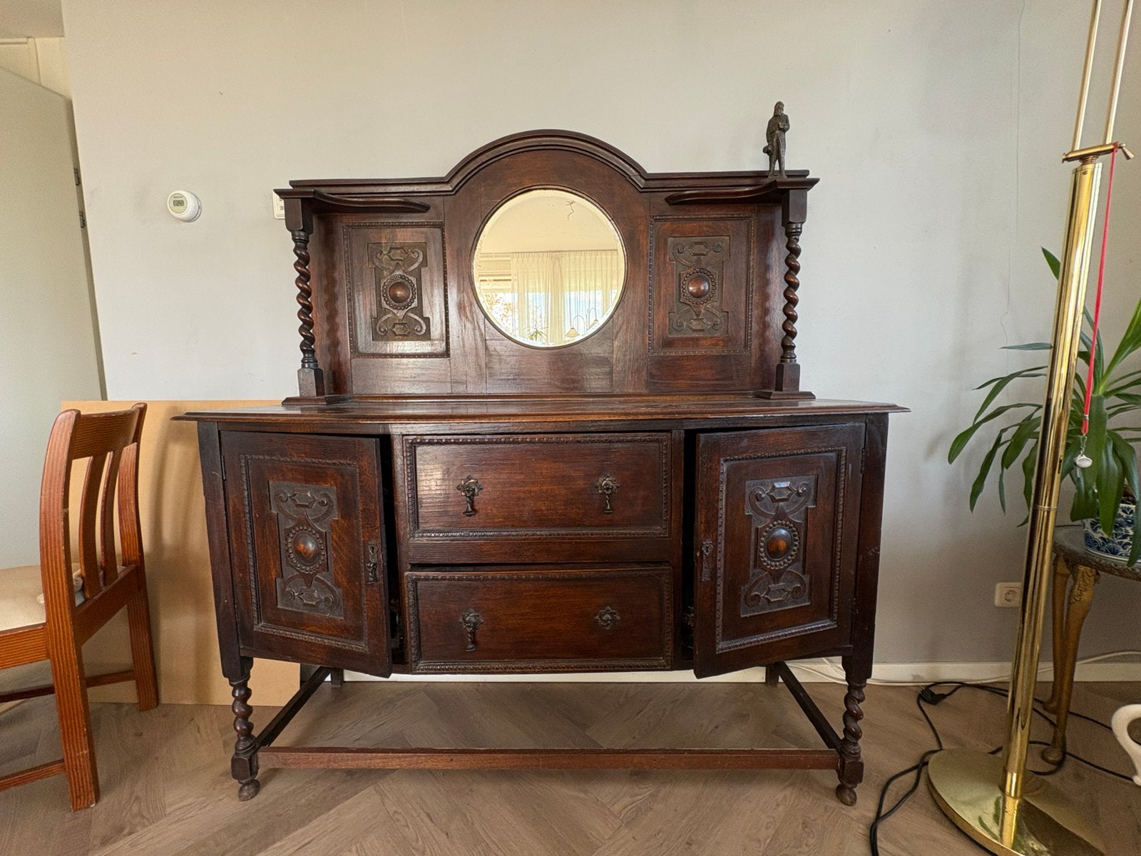 Antiek dressoir, Ophalen