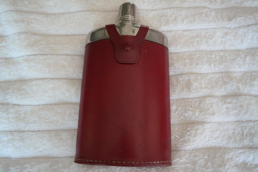 Vintage heupfles met leren hoes – rood – decoratief, Ophalen of Verzenden