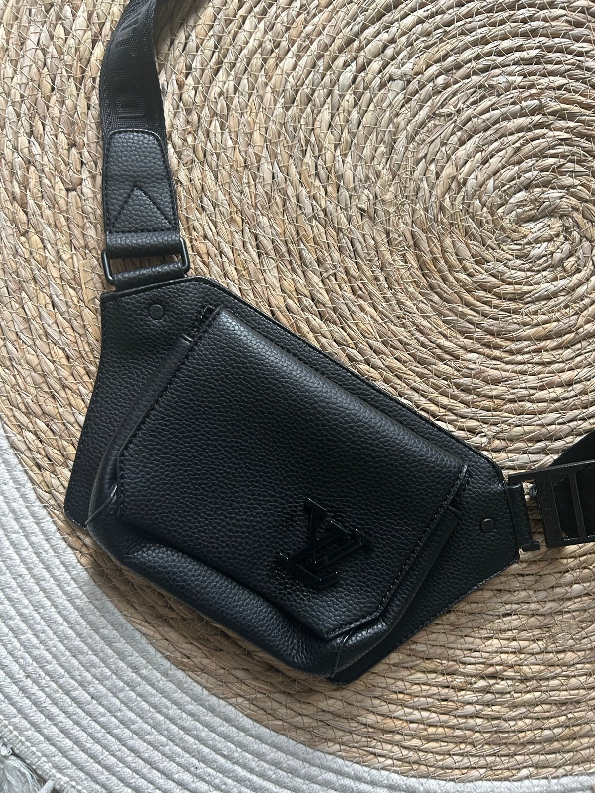 Louis Vuitton Outdoor Messenger Tas Zwart, Ophalen of Verzenden, Zo goed als nieuw, Zwart, Schoudertasje