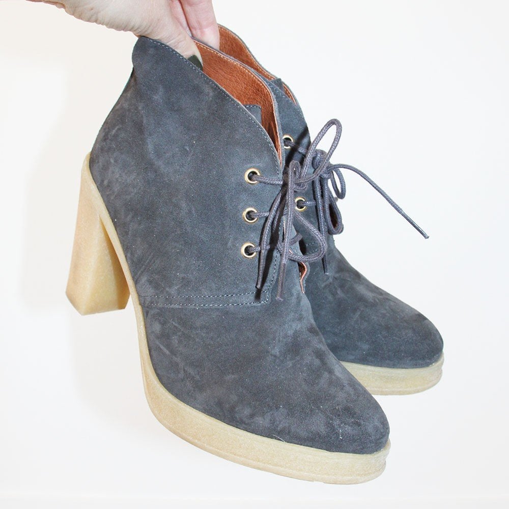 Zeer Mooie Suede Ras Enkellaarsjes -s13 (Maat 40) € 125,-, Overige kleuren, Lage of Enkellaarzen, Ras -, Nieuw