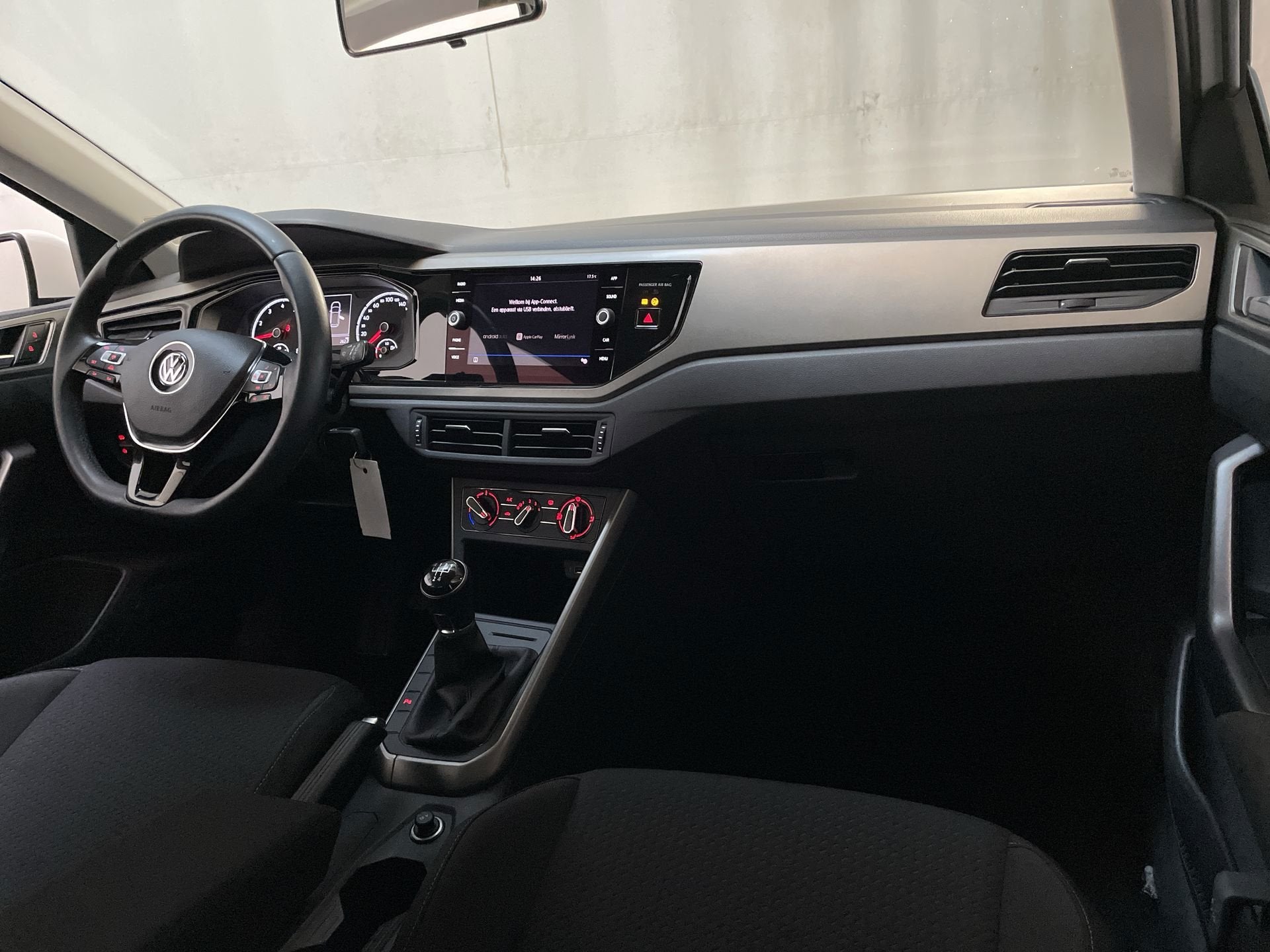 Volkswagen Polo 1.0 TSI Comfortline Navigatie Parkeersensore, Stof, Gebruikt, 95 pk, Met garantie (alle)