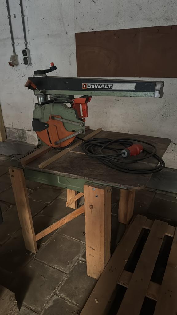 DEWALT AFKORTZAAG, Ophalen, 70 mm of meer, Zo goed als nieuw, Afkortzaag