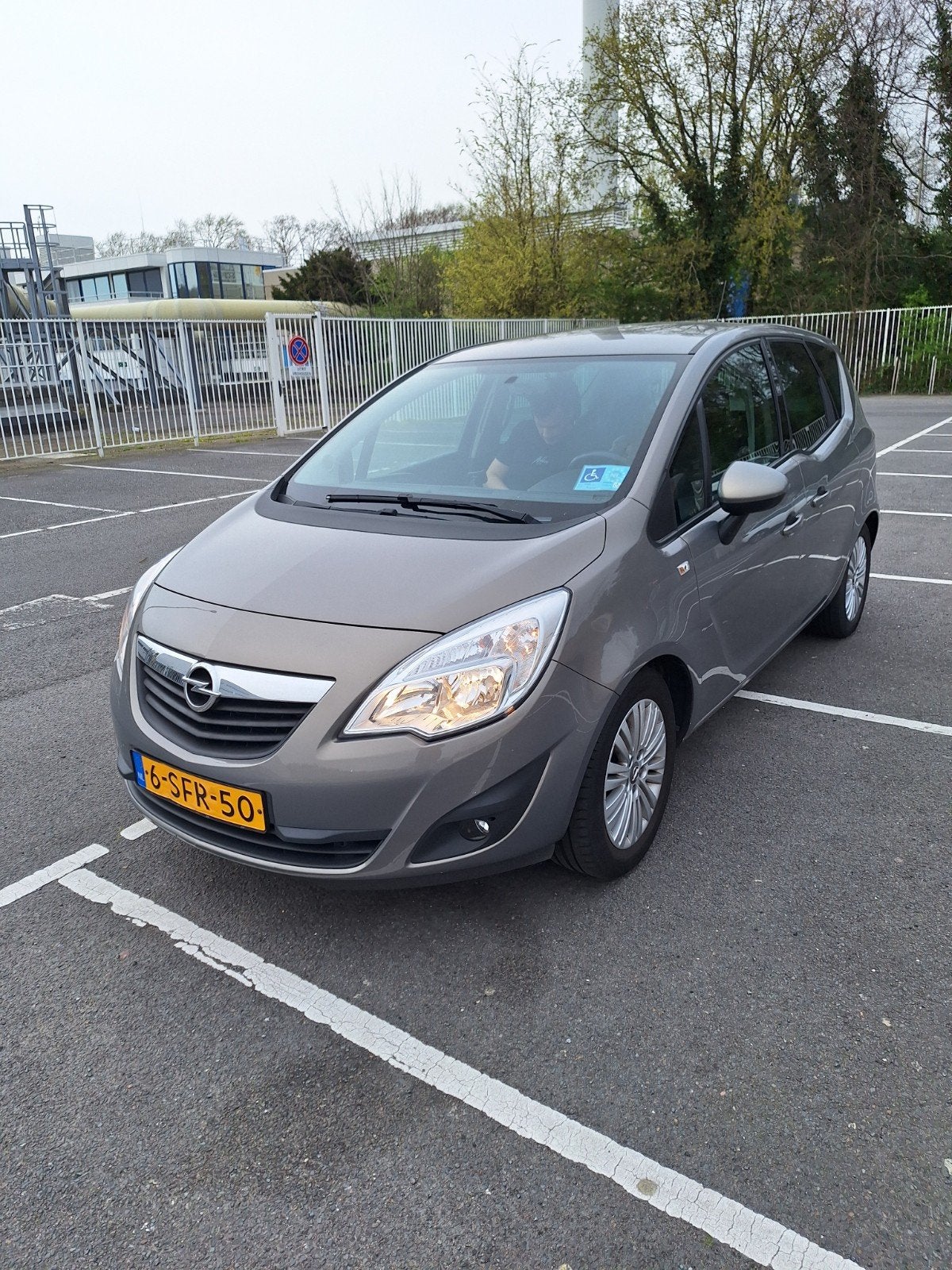 €4000.00!!!!!!deze Opel Meriva 1.4 Turbo 88KW LPG 2013 Bruin, 680 kg, 4 cilinders, Bruin, Origineel Nederlands