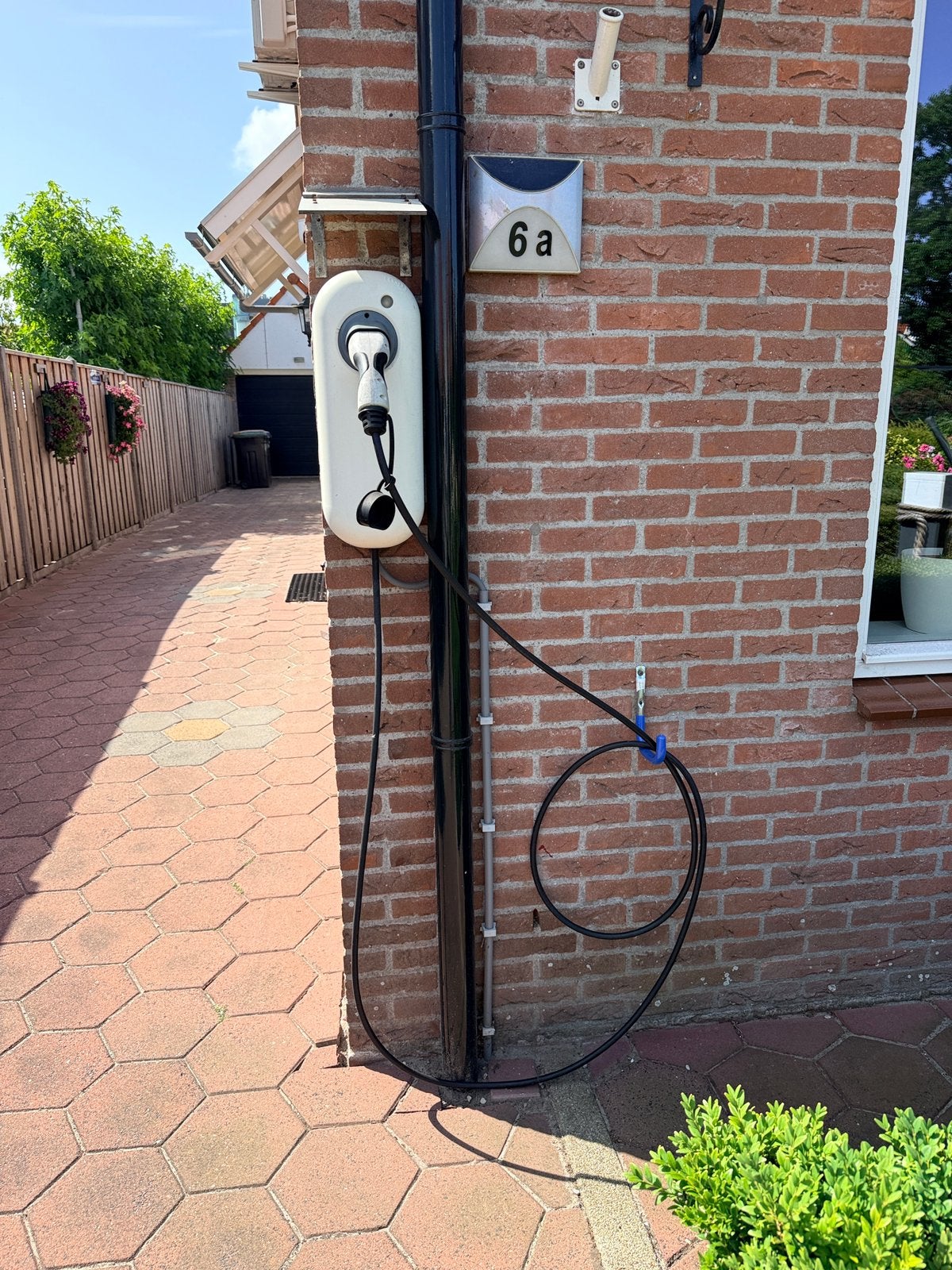 Laadpaal voor aan de. Muur, Ophalen, Laadpaal
