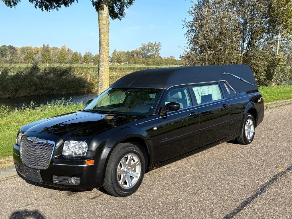 Chrysler 300C Krystal - rouwauto - hearse, Auto's, Automaat, Beige, Zwart, Leder