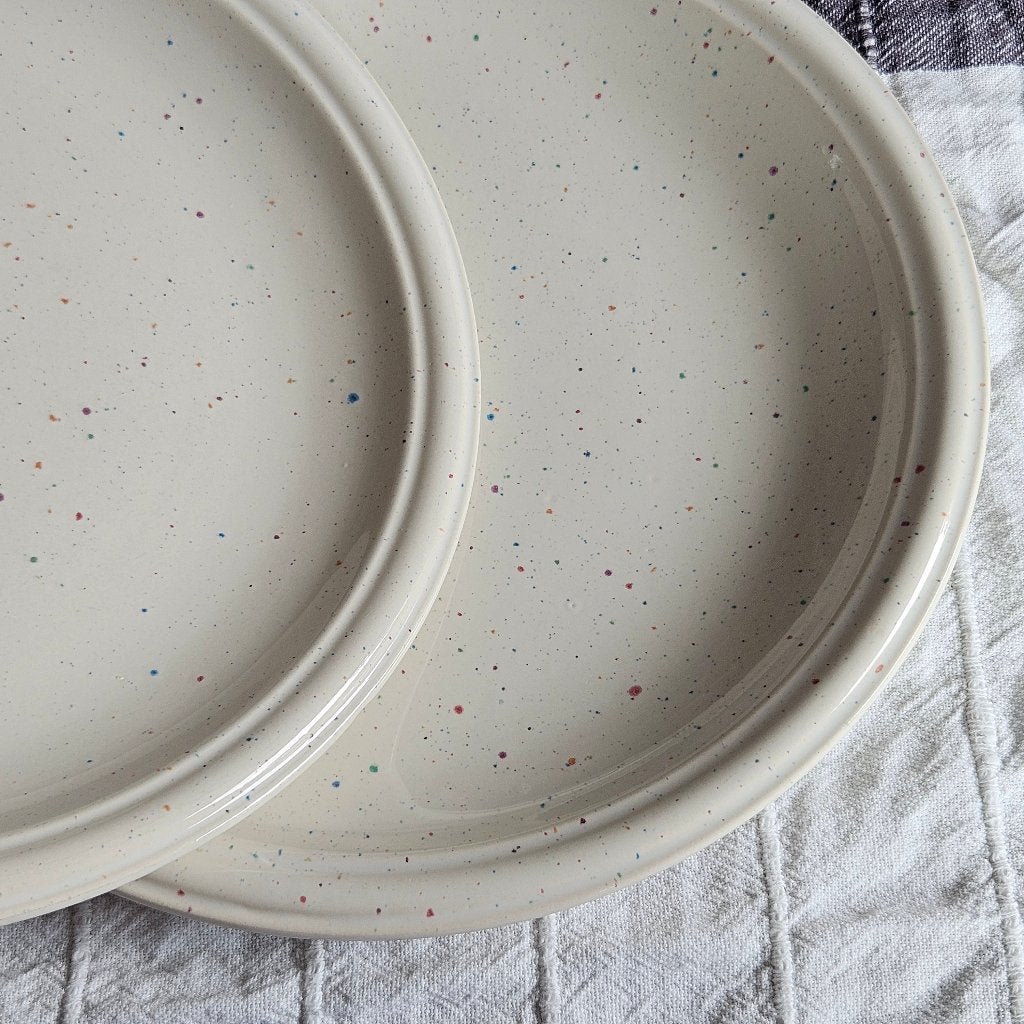 John Tams / HEMA confetti set van 2 dinerborden, Keramiek, Ophalen of Verzenden, Zo goed als nieuw, Overige stijlen