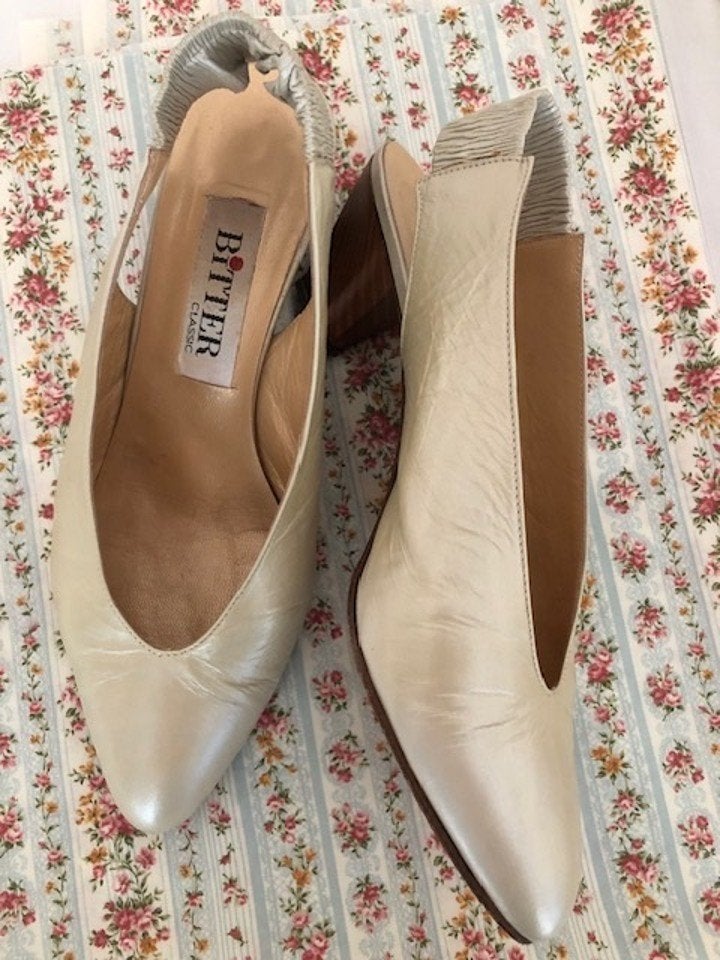 VINTAGE PARELMOER SCHOENEN PUMPS BROCANTE, Overige kleuren, Verzenden, Sandalen of Muiltjes, Zo goed als nieuw