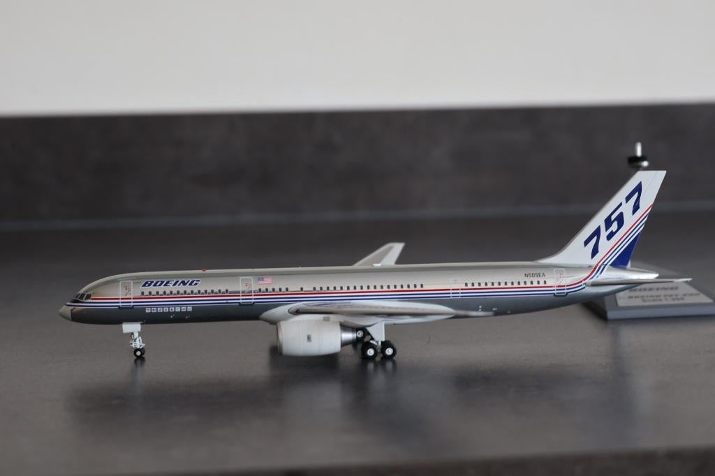 Boeing 757-200 housekleuren/ Inflight200, Verzamelen, Luchtvaart en Vliegtuigspotten, Ophalen of Verzenden, Zo goed als nieuw