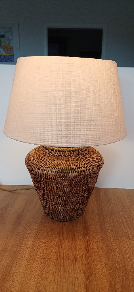 Rotan tafellamp in pot-/vaasmodel met een linnen kap, Ophalen, Gebruikt, Natuurlijk materiaal, E27 (groot)