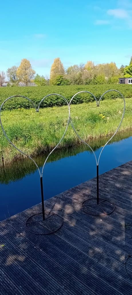 Decoratieve hartvormige metalen sculpturen, Tuin en Terras, Tuinbeelden, Gebruikt, Abstract beeld, Metaal, Ophalen of Verzenden