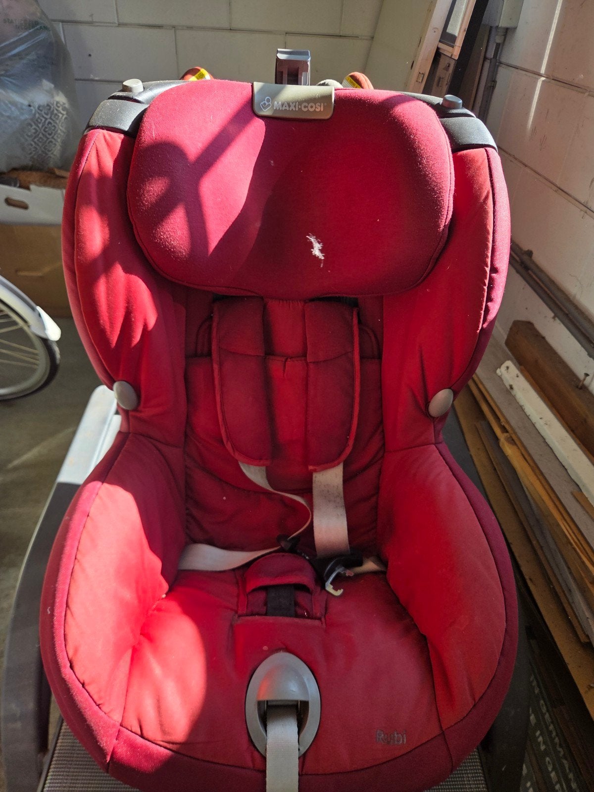 Maxi-Cosi autostoel - Rood, Ophalen, 9 t/m 18 kg, Zijbescherming, Maxi-Cosi