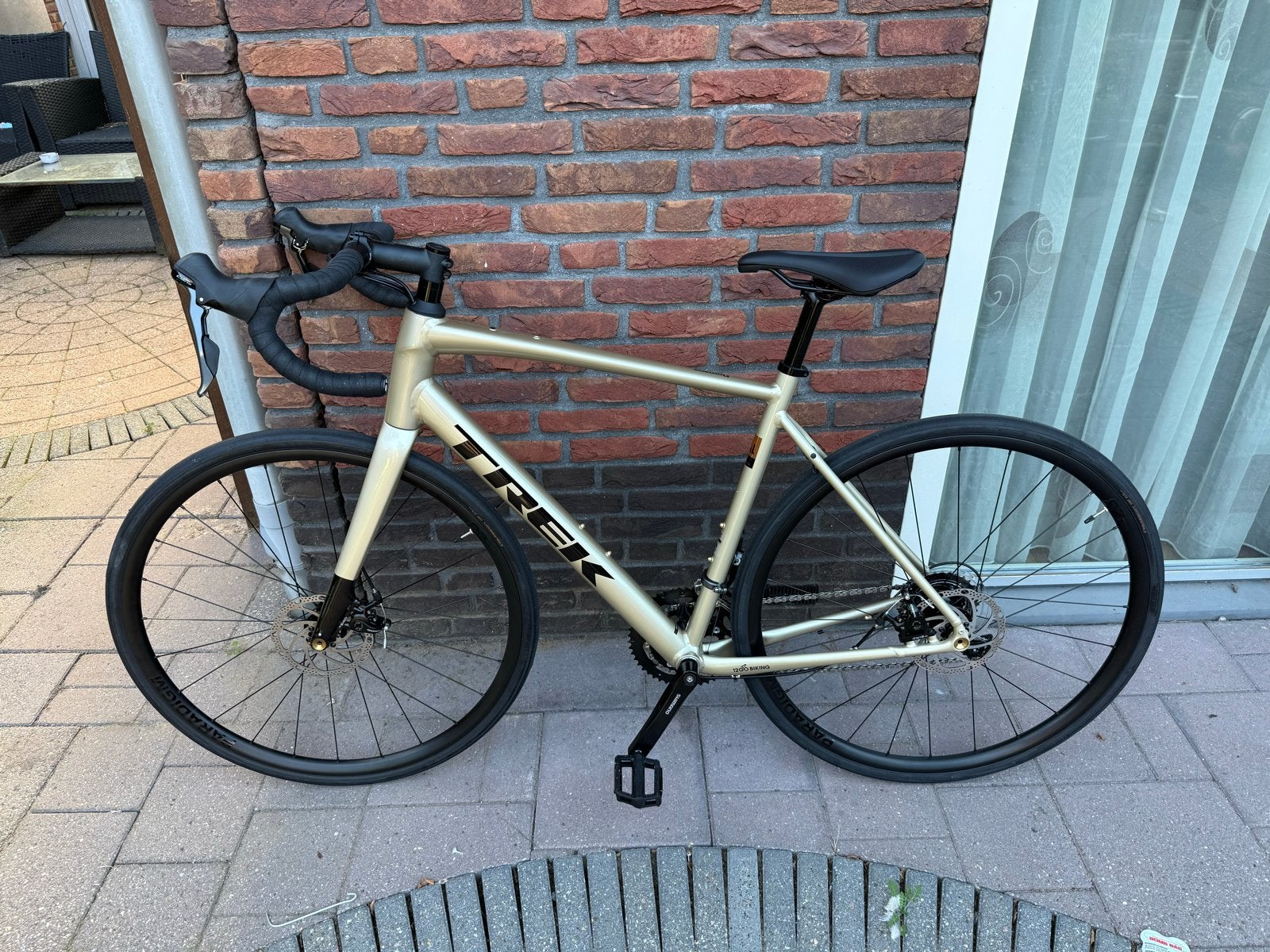 Trek Domane AL 2 Gen 4 Champagne Racefiets 56cm, 28 inch, 10 tot 15 versnellingen, Heren, Schijfrem