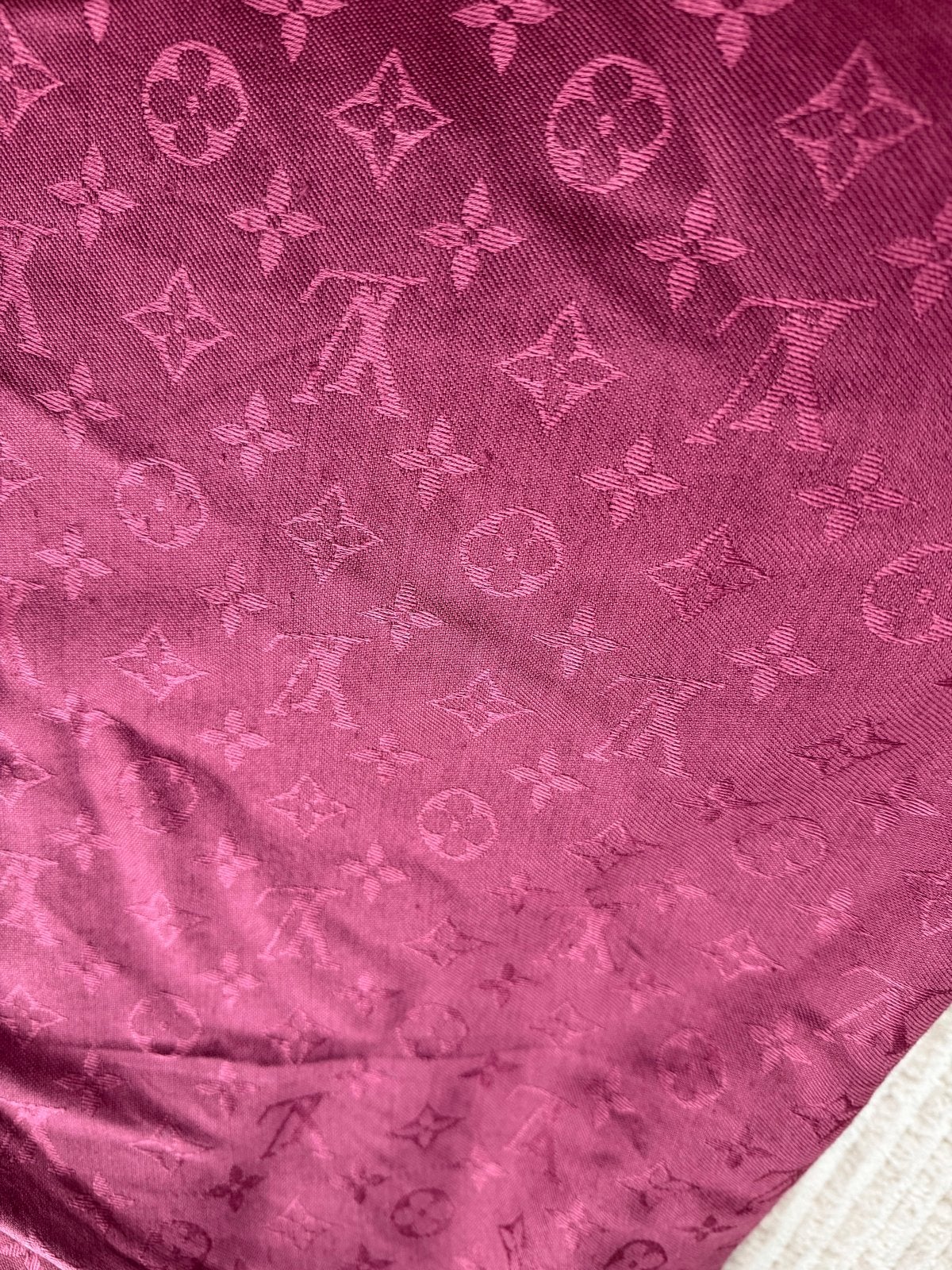 Louis Vuitton sjaal - Bordeauxrood - Zijde/Wol, Kleding | Dames, Mutsen, Sjaals en Handschoenen, Zo goed als nieuw, Sjaal, Maat 46/48 (XL) of groter