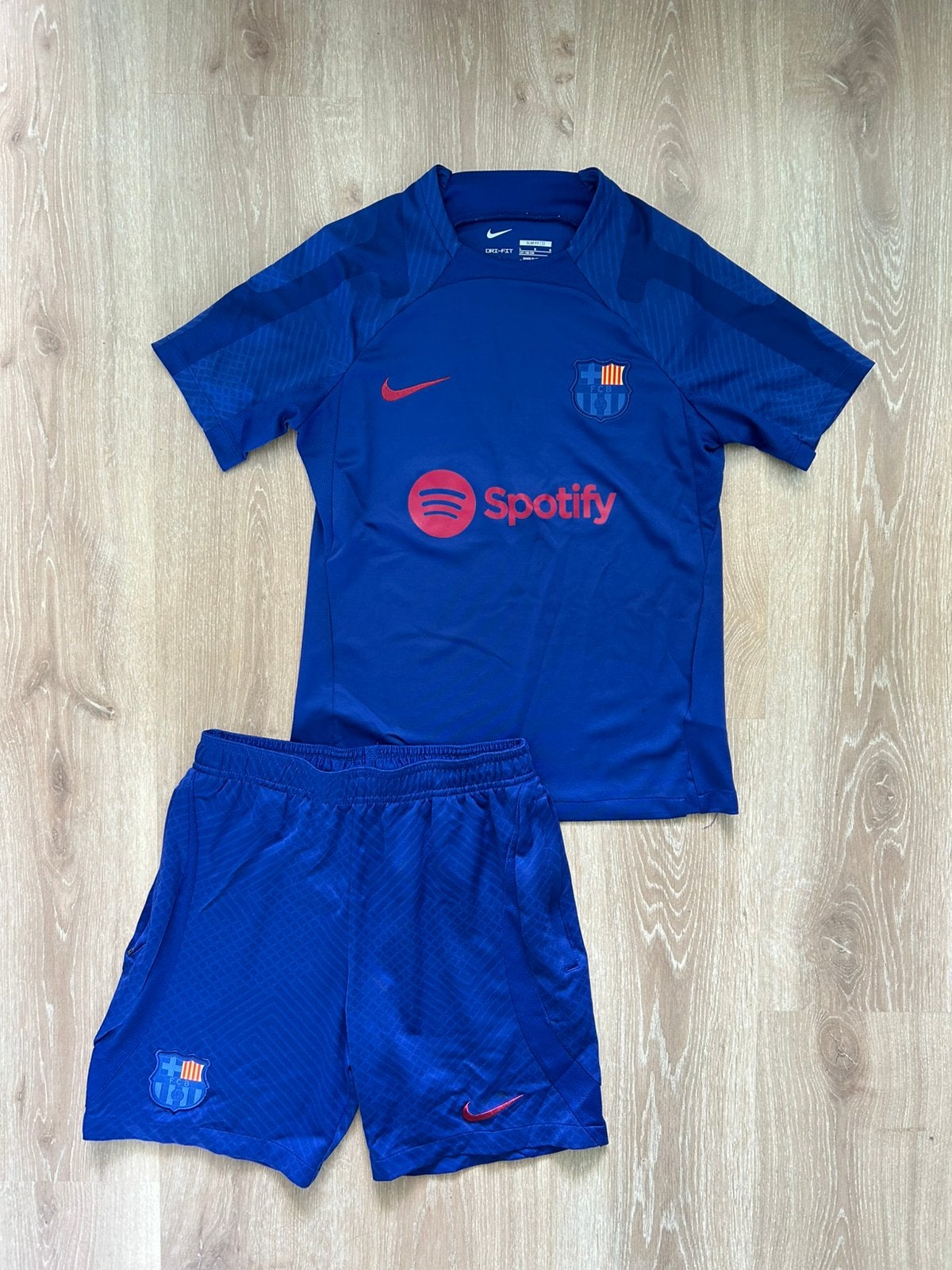 FC Barcelona blauw trainingsset Nike 22/23 Maat 147-158., Gebruikt, Jongen of Meisje, Sport- of Zwemkleding, Ophalen of Verzenden