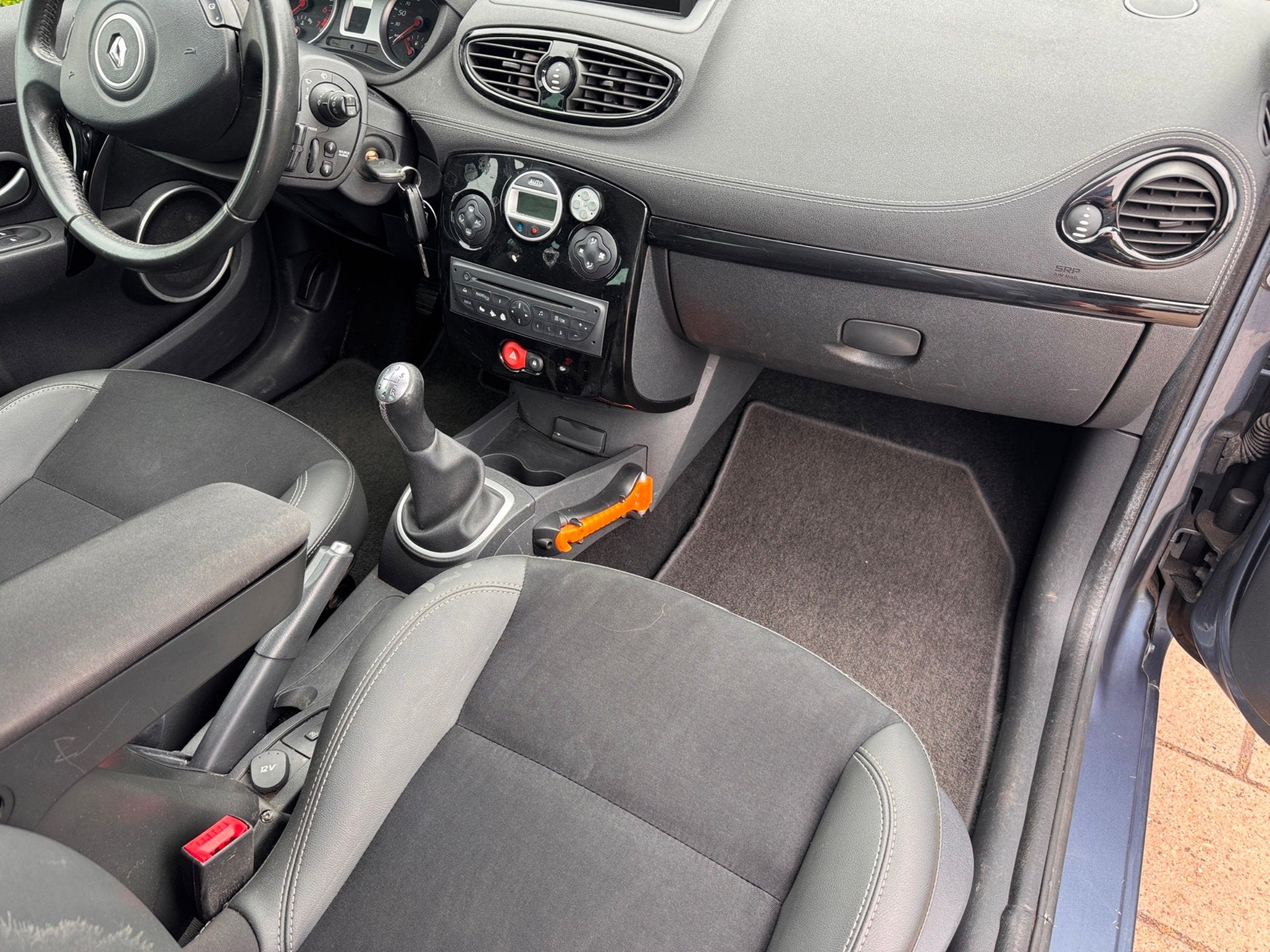 Renault Clio Estate 1.2 TCE Night & Day APK 04-2027, Voorwielaandrijving, Euro 5, Gebruikt, Zwart