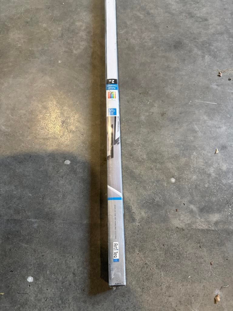 Nieuw ArtiTeq schilderij ophangsysteem 2m compleet, Huis en Inrichting, Metaal of Aluminium, Nieuw, 125 cm of meer, Ophalen of Verzenden