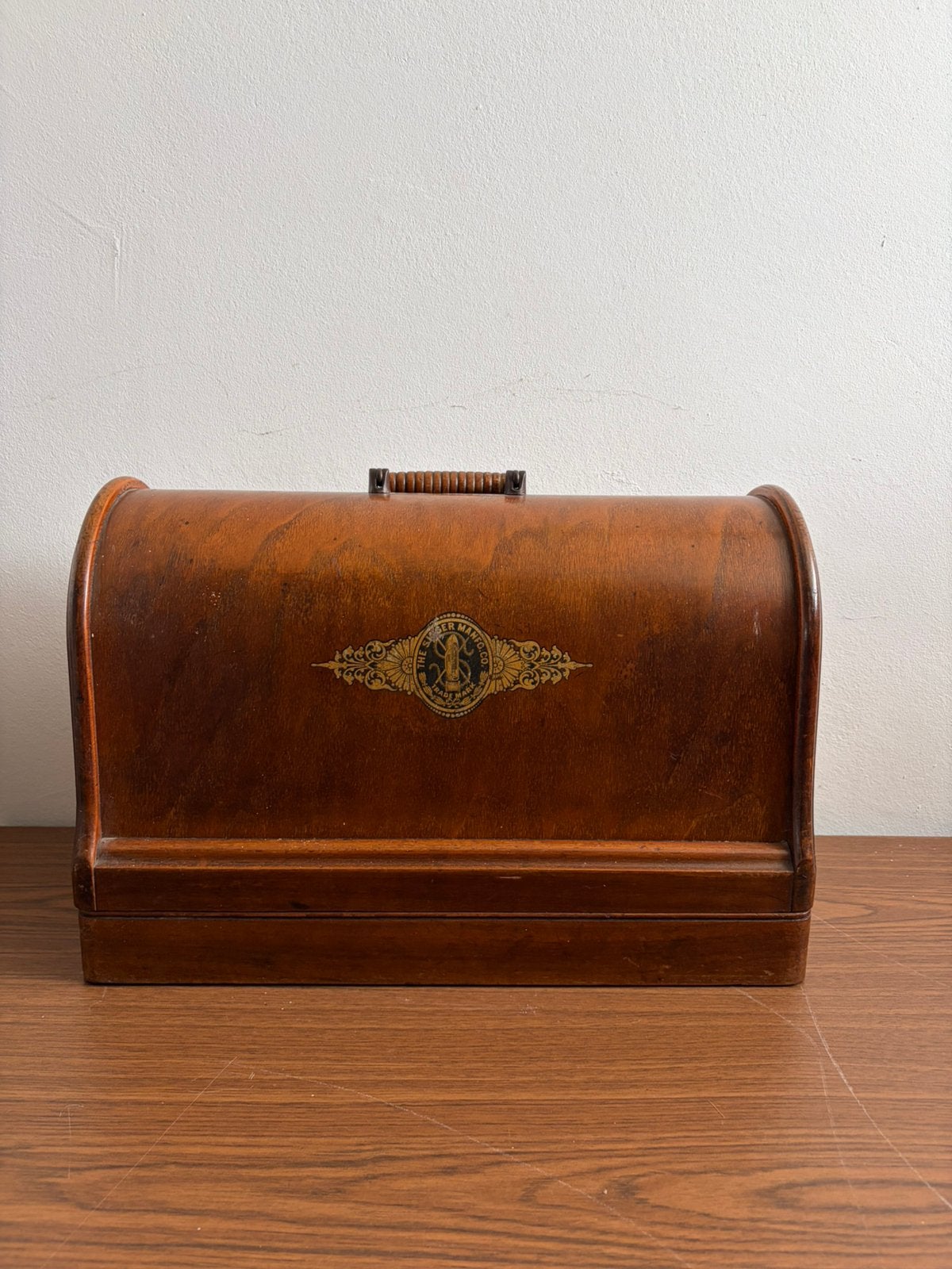Antieke Singer naaimachine uit 1901, Ophalen