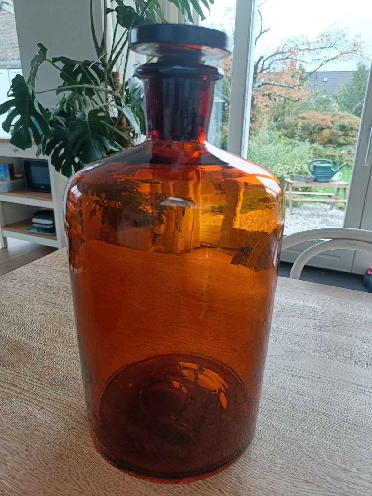 Grote antieke apothekersfles, bruin glas - TU Eindhoven, Ophalen
