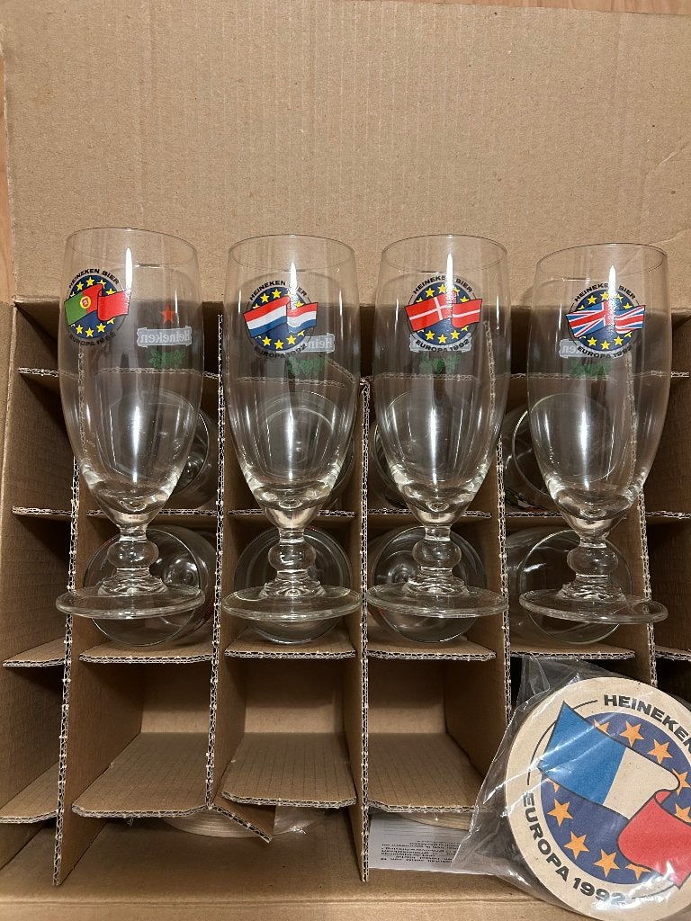 Heineken serie van 12 vlaggen glazen + viltjes nieuw in doos, Ophalen, Nieuw, Glas of Glazen, Heineken