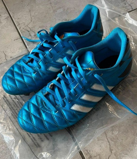 Adidas voetbalschoenen - Zo goed als nieuw - Maat 42, Sport en Fitness, Voetbal, Verzenden, Zo goed als nieuw, Schoenen