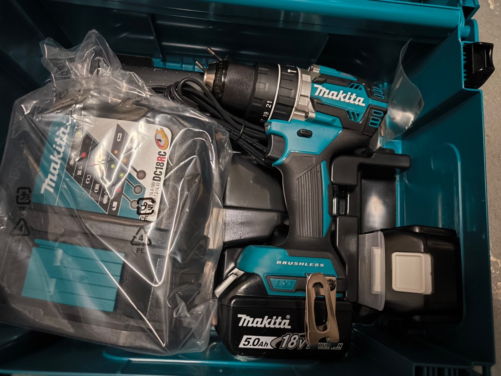 Makita DHP484RTJ Accu Klopboormachine 18V LXT 5.0Ah, Ophalen, 600 watt of meer, Variabele snelheid, Zo goed als nieuw