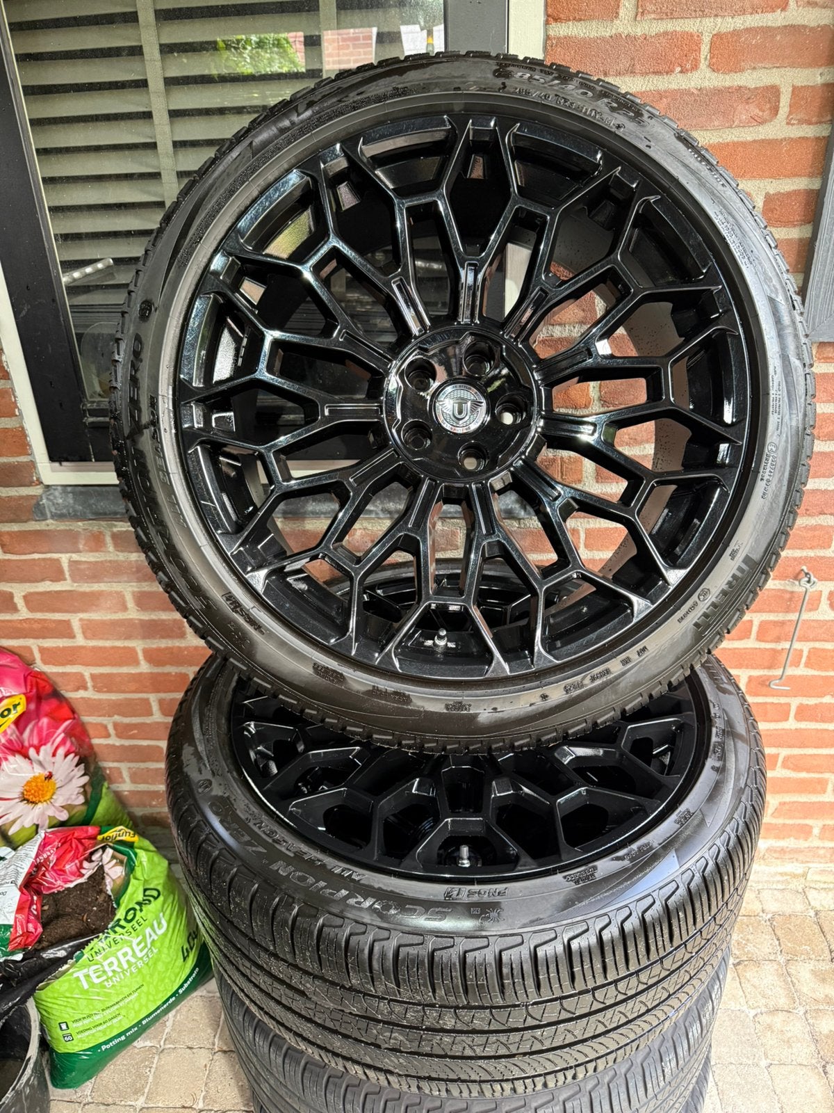 Urban UC6 23" velgen + Pirelli Banden| Range Rover L460/L461, Ophalen, Gebruikt, 285 mm, Banden en Velgen