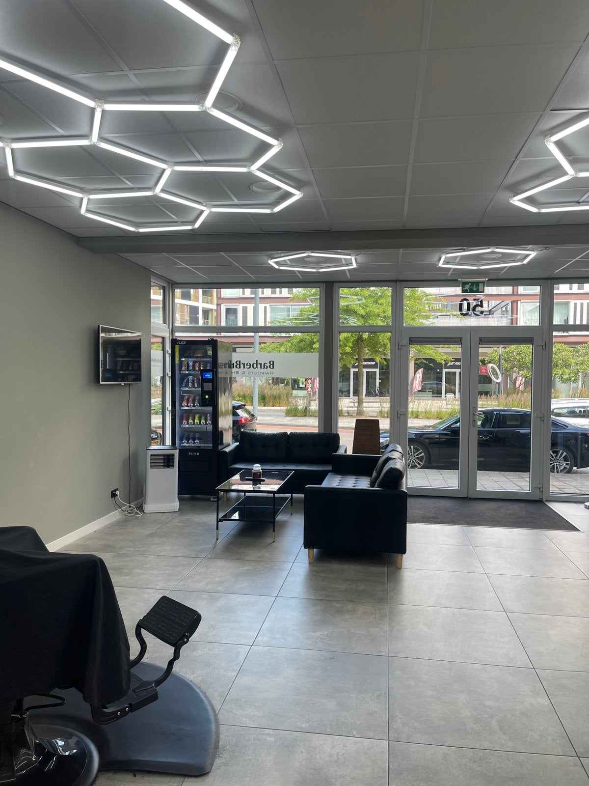 Instapklare Barbershop ter Overname in Enschede, Huur, Bedrijfsruimte