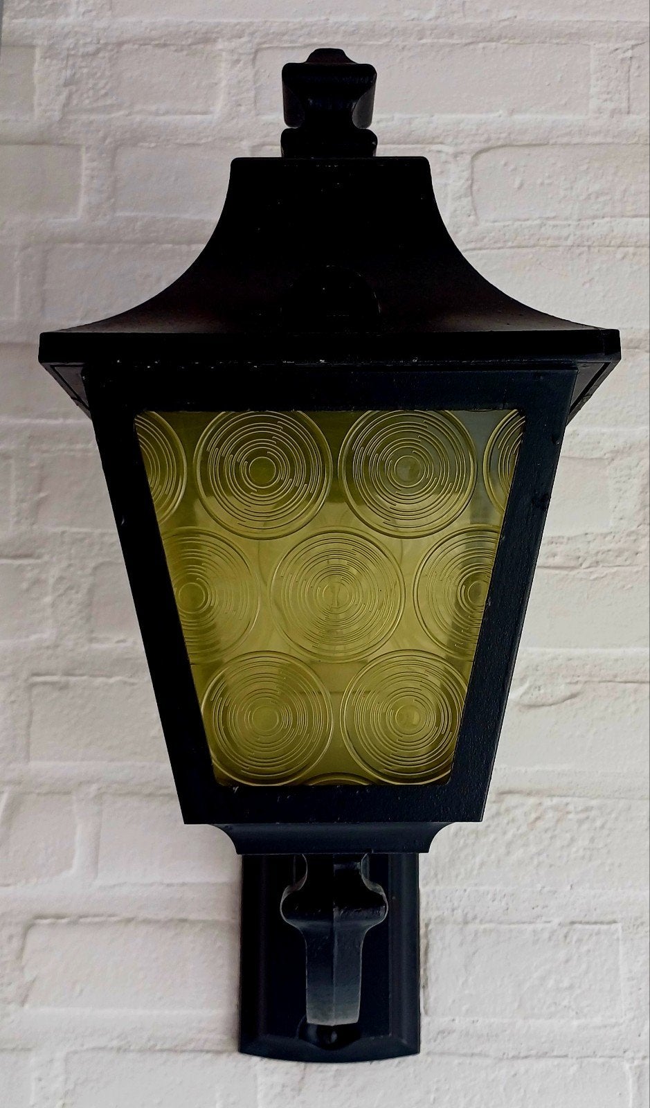 Klassieke Buitenlantaarn - Zwart met Geel Glas, Ophalen, Gebruikt, Minder dan 50 watt, Wandlamp