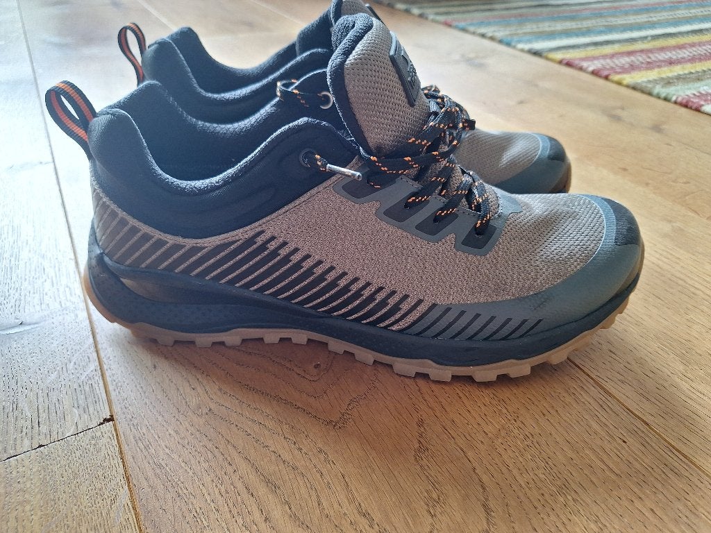 Sneakers, Overige kleuren, Ophalen of Verzenden, Zo goed als nieuw, Wandelschoenen of Bergschoenen