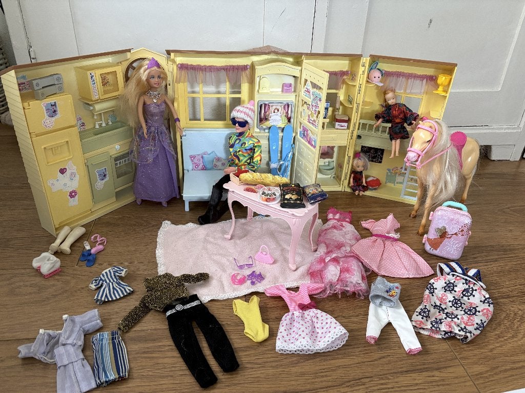 Pakket Modepoppen, huis, kleding en veel accessoires, Ophalen of Verzenden, Zo goed als nieuw, Barbie