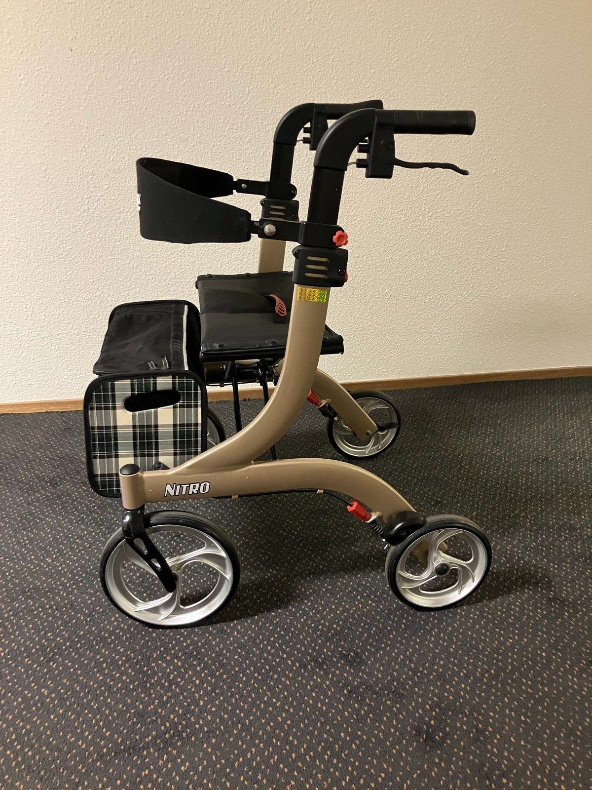 Nitro drive rollator champagne kleur, Diversen, Ophalen, Lichtgewicht, Zo goed als nieuw