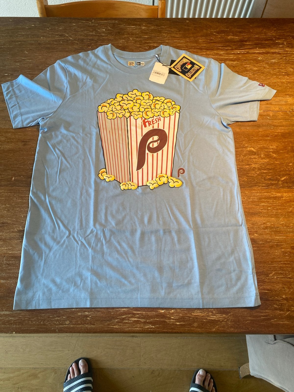 New Era Cooperstown Collection T-shirt Popcorn Maat L, Ophalen of Verzenden, Nieuw, Maat 52/54 (L), Blauw