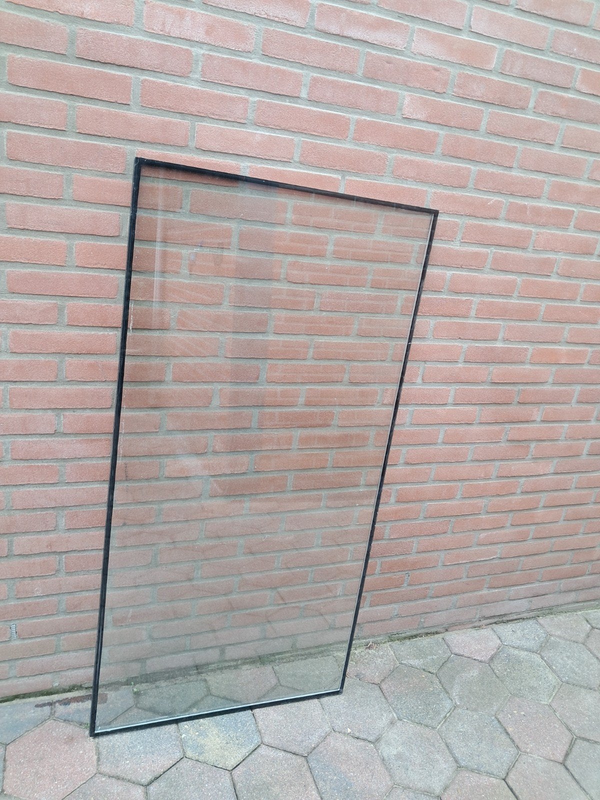 Gratis : Dubbelglas ruit met zwart frame, Ophalen, Gevelraam of Ruit, Gebruikt, Minder dan 80 cm