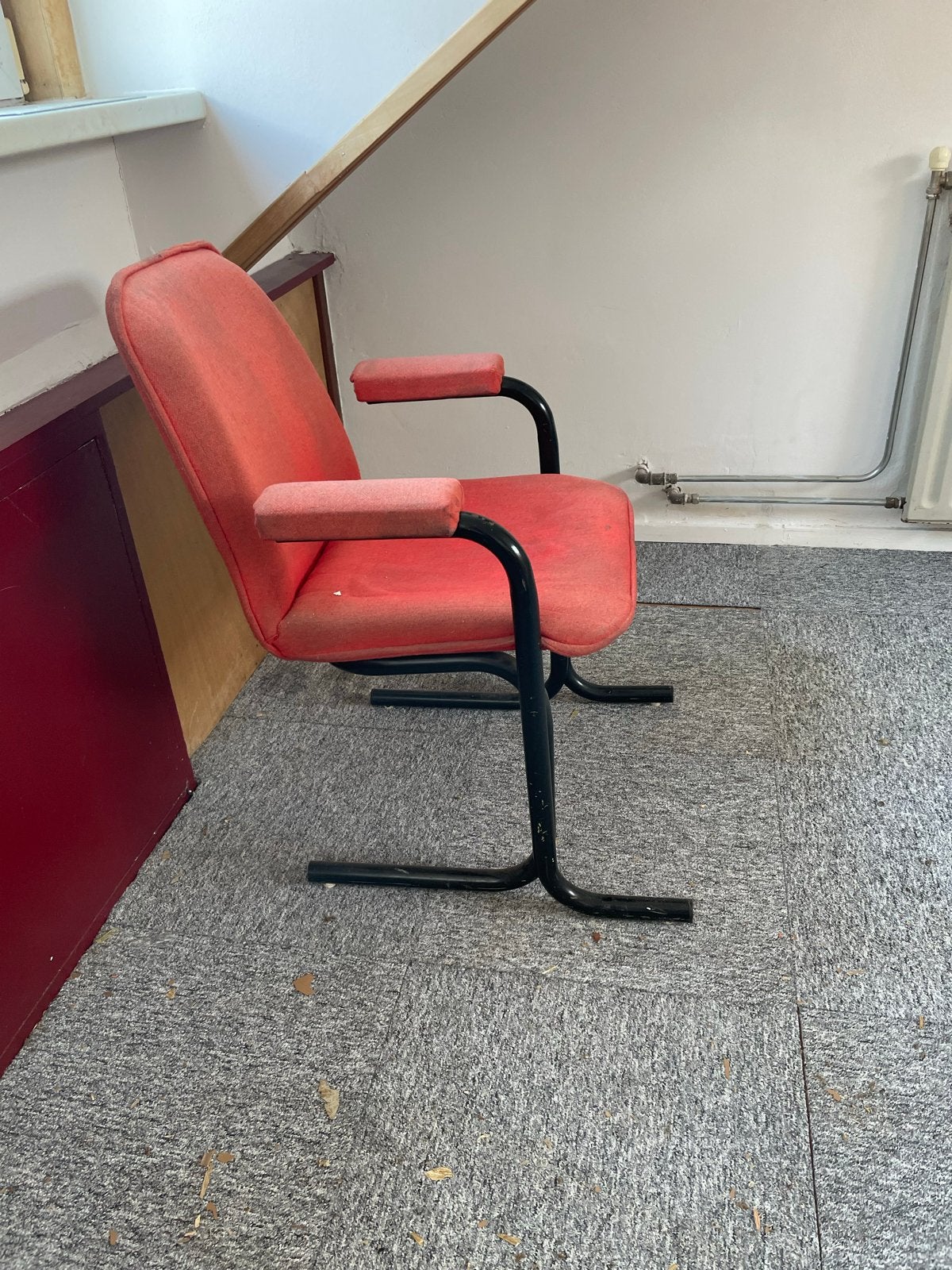 Set van 4 vintage eetkamerstoelen met armleuningen - rood/zw, Ophalen, Gebruikt, Vier, Metaal