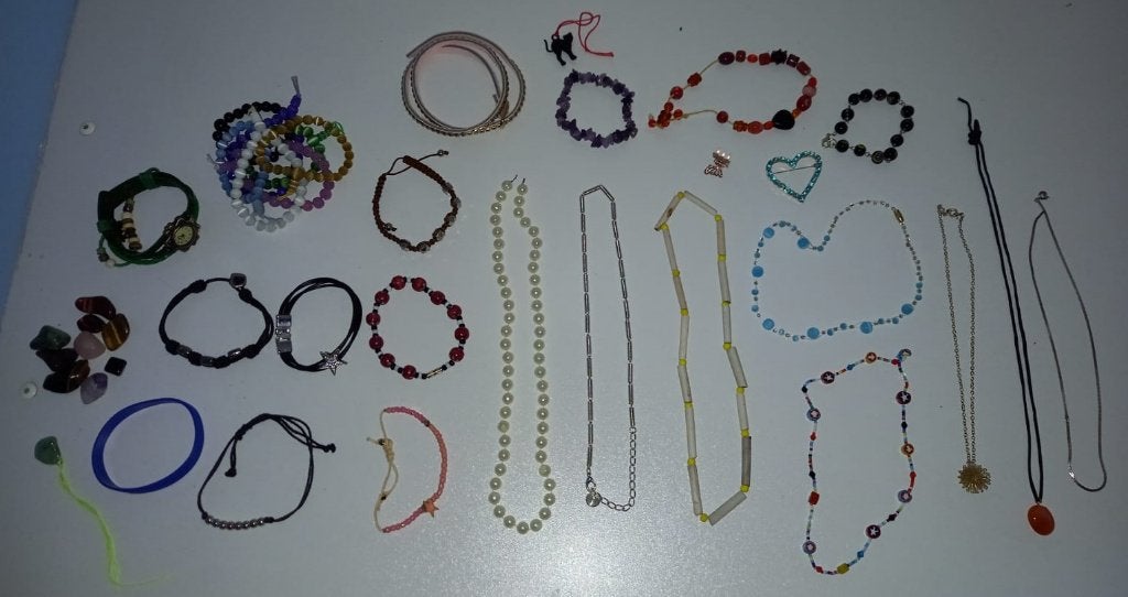 Diverse armbandjes en kettingen, Ophalen of Verzenden, Gebruikt, Overige kleuren, Overige materialen