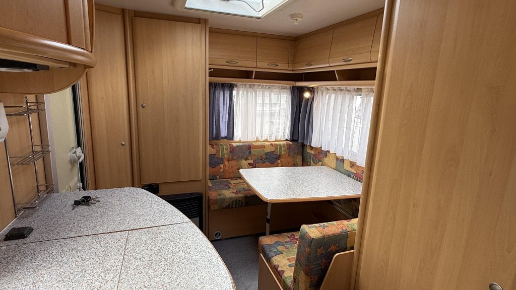 Dethleffs Camper 440 T bouwjaar 2000 met voortent en luifel, Caravans en Kamperen, Fietsenrek, Bedrijf, Treinzit, 750 - 1000 kg