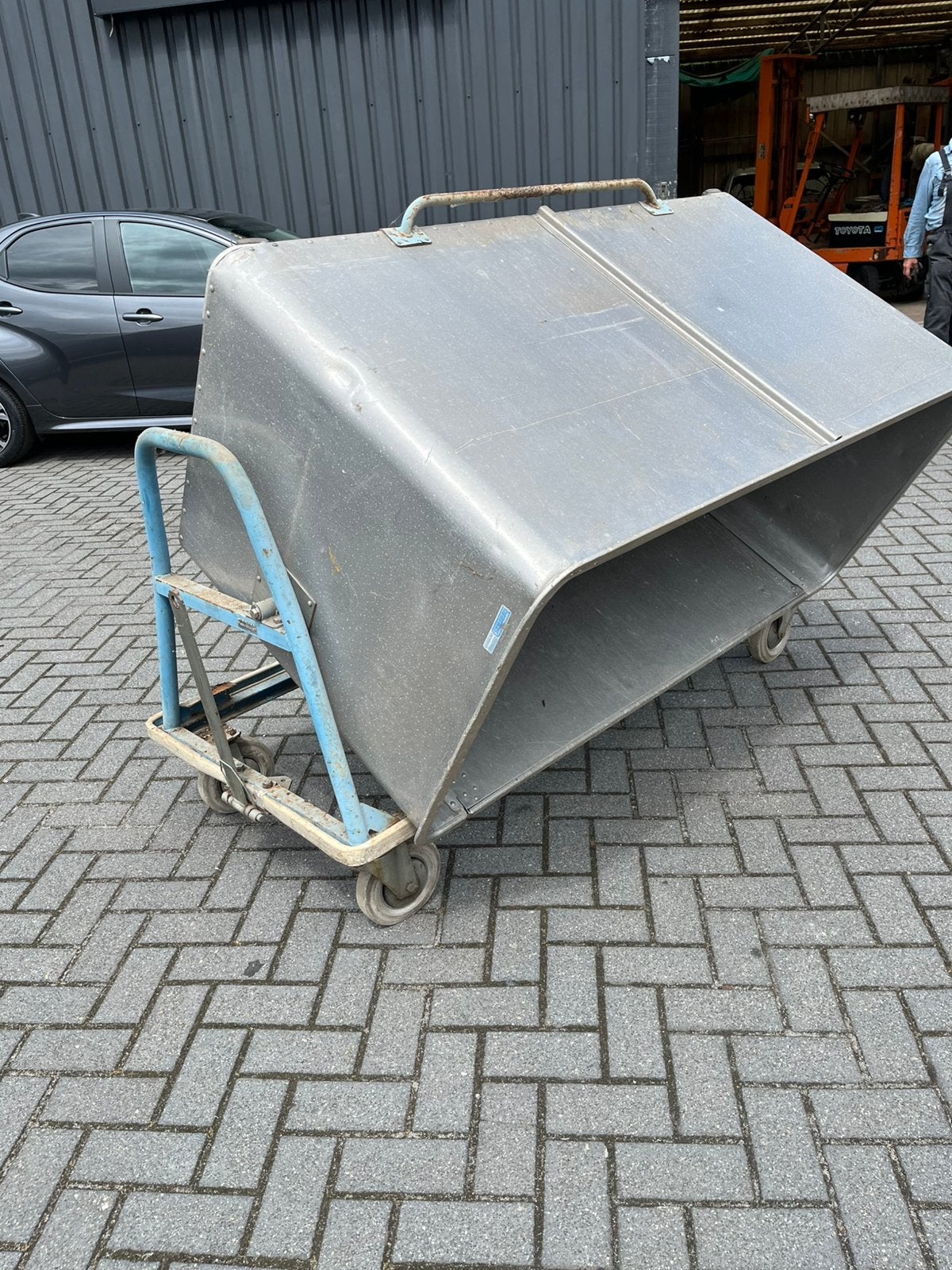 Rolcontainer, kantelbaar, aluminium, Ophalen, Gebruikt