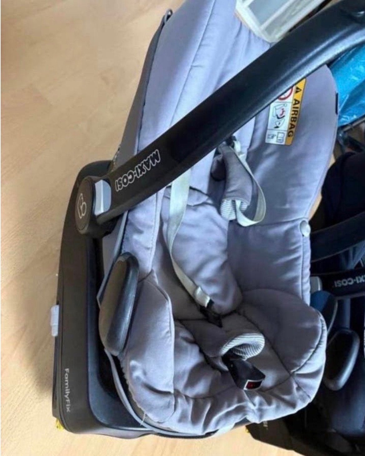 Maxi-Cosi Pebble+ met FamilyFix base (0-13 kg), Kinderen en Baby's, Autostoeltjes, Ophalen, Gebruikt, Zijbescherming, Isofix
