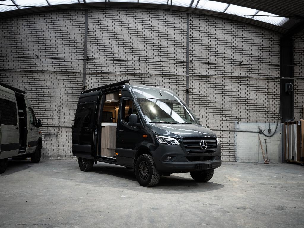 INNOVA Roadtrip 595L Mercedes Benz Camper, Caravans en Kamperen, Campers, Buscamper of Camperbus, Tot en met 2, Mercedes-Benz