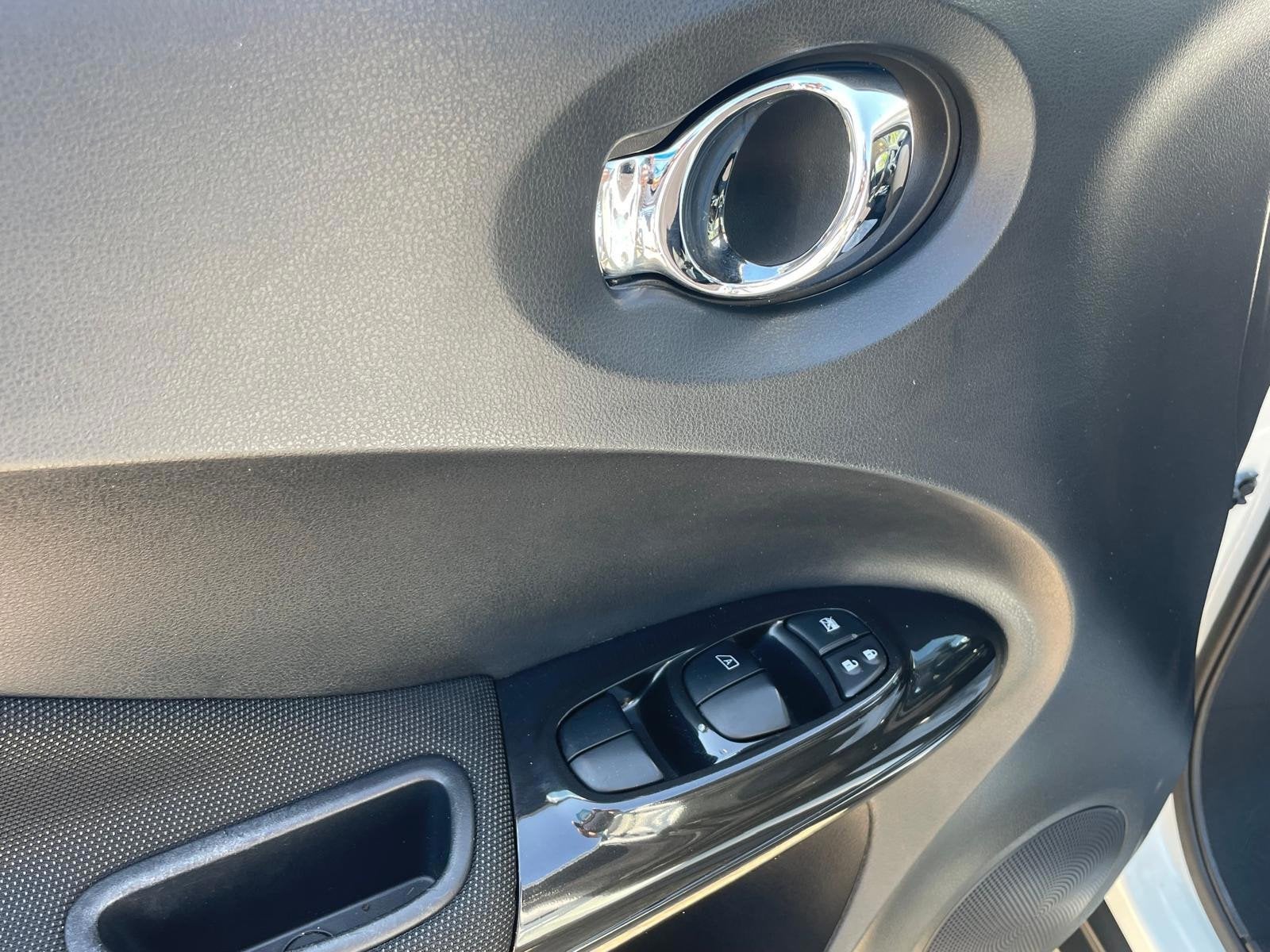 Nissan Juke 1.6 Connect Edition AUTOMAAT IN TOP CONDITIE, Auto's, Zwart, 4 cilinders, Alcantara, Wit