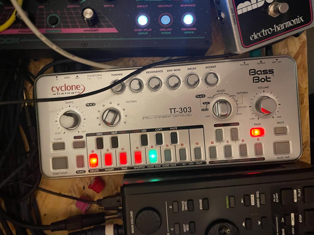 Cyclone TT-303 Bass Bot, Ophalen of Verzenden, Zo goed als nieuw, Overige merken