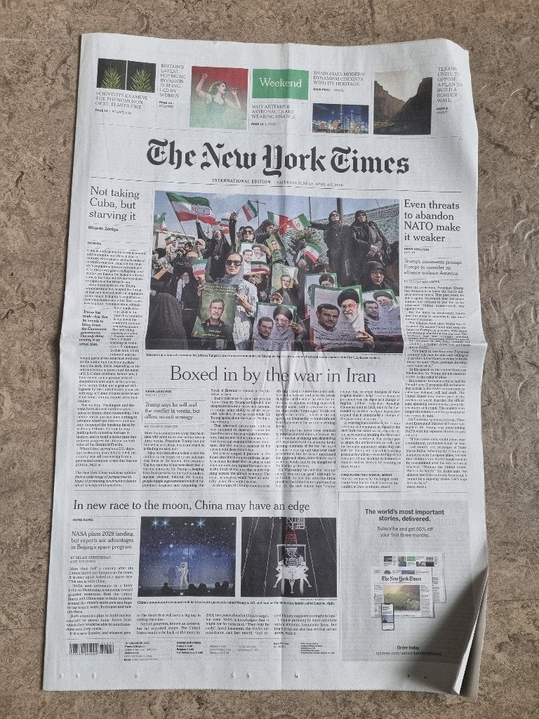 Nieuwe NEW YORK TIMES zaterdag 4 april, Ophalen of Verzenden, 1980 tot heden, Krant