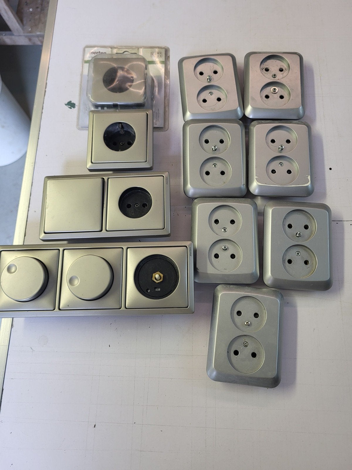 Stopcontacten, dimmers en schakelaar set zilver, Ophalen of Verzenden, Zo goed als nieuw, Stopcontact