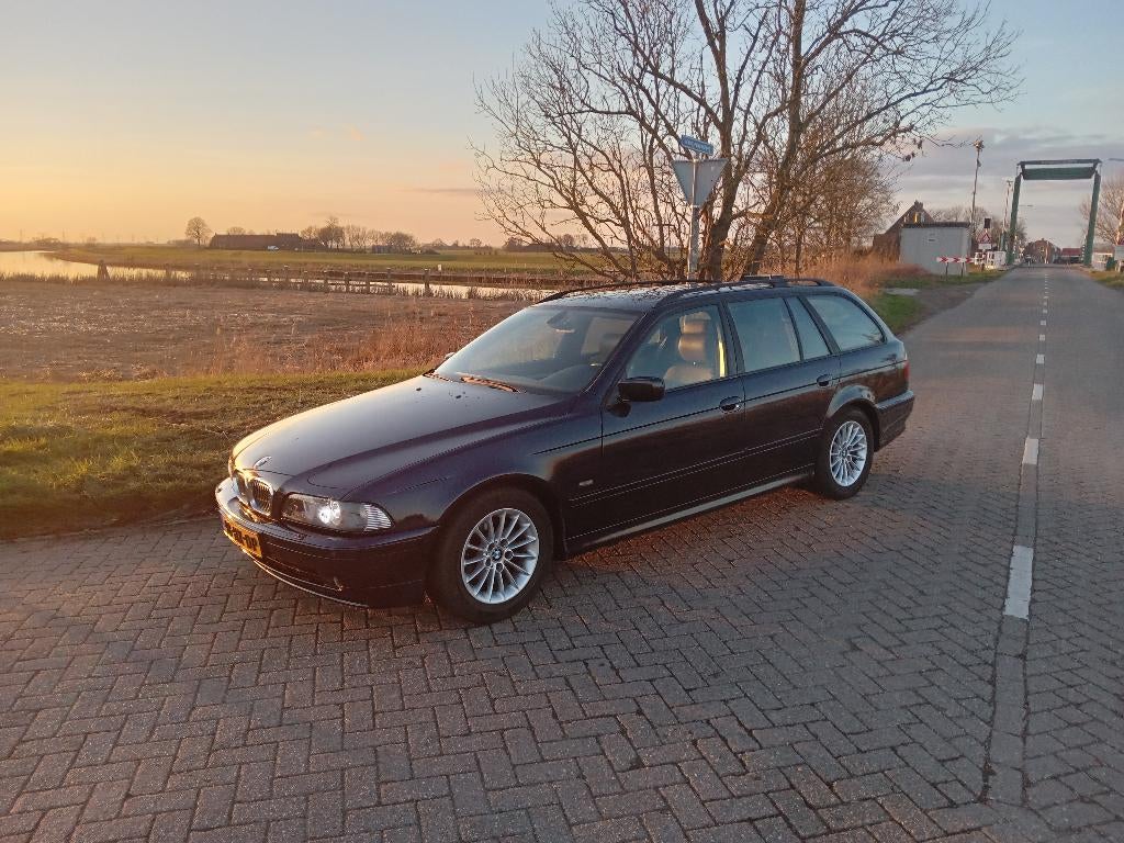BMW 5-Serie 2.5 I 525i Touring AUT 2002 Blauw Nieuwe APK!!, Automaat, Achterwielaandrijving, 1610 kg, Blauw