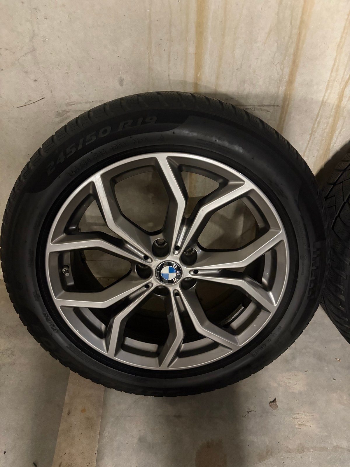 Foto 3 van Mooie set van 4 winterbanden Pirelli met 19 inch BMW velgen