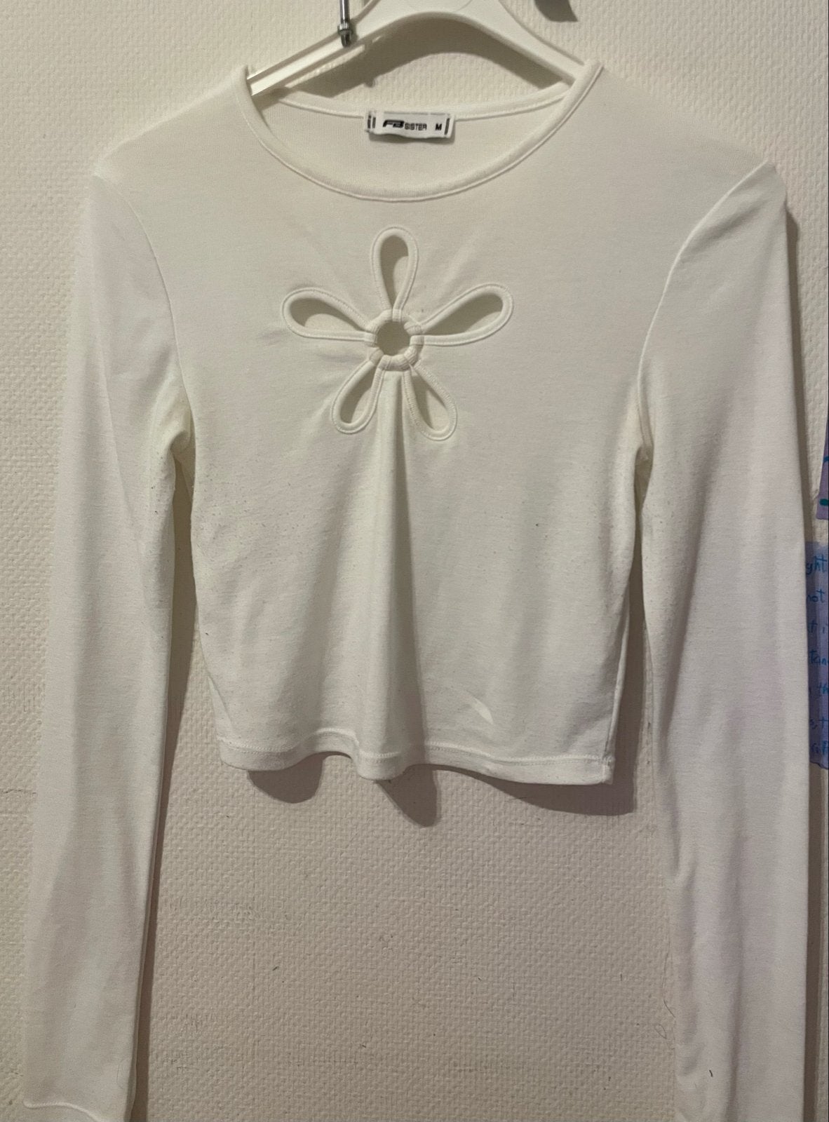 Witte Crop Top met Bloemen-Cutout van FB Sister, Wit, Ophalen of Verzenden, Zo goed als nieuw, Lange mouw