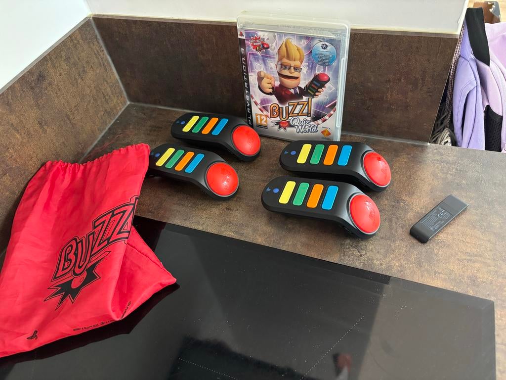Buzz! Quiz World PS3 met 4 draadloze buzzers en zakje, Ophalen, Gebruikt, Overige genres, 3 spelers of meer