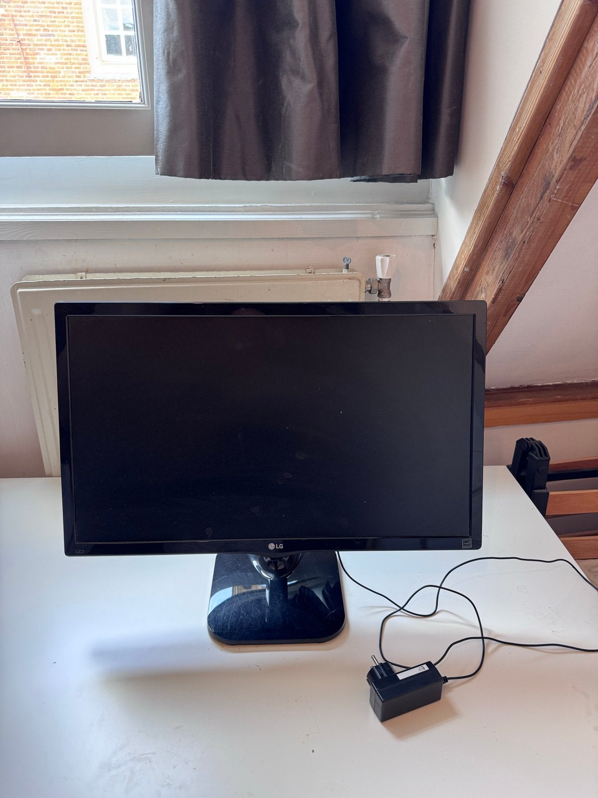 LG 24” Black Monitor, Ophalen, Kantelbaar, Full HD, 60 Hz of minder