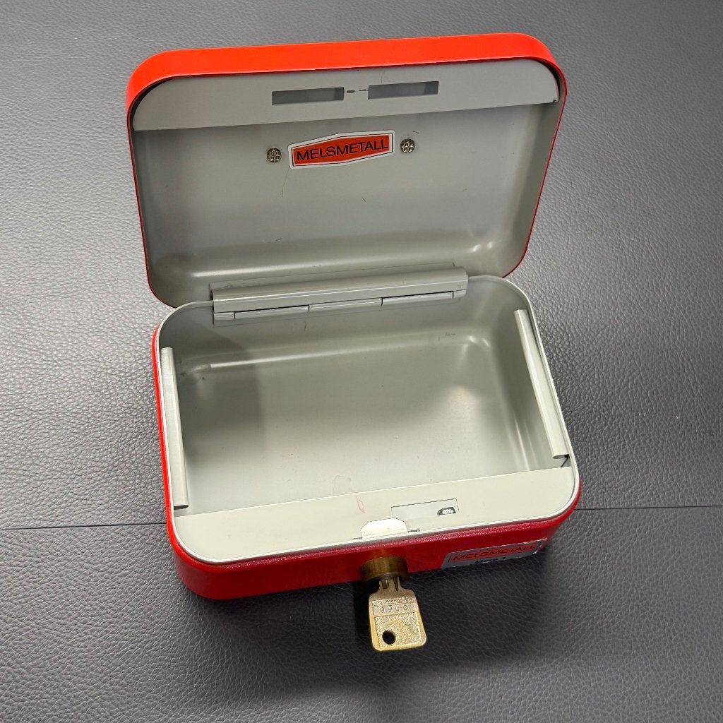 Vintage geldkistje rood met slot inclusief 1 sleutel, Ophalen, Gebruikt